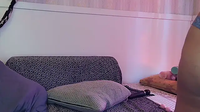 Snapshot of TheNaturalistX chatting on 09/09/25, 02:49 TheNaturalistX online show from 09/09/25, 02:49