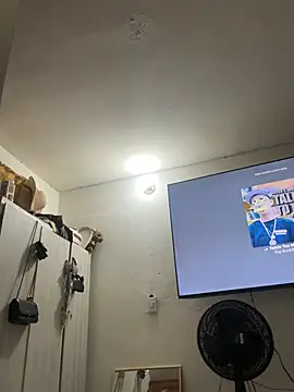 Snapshot of skullvalu chatting on 04/24/26, 10:45 skullvalu online show from 04/24/26, 10:45