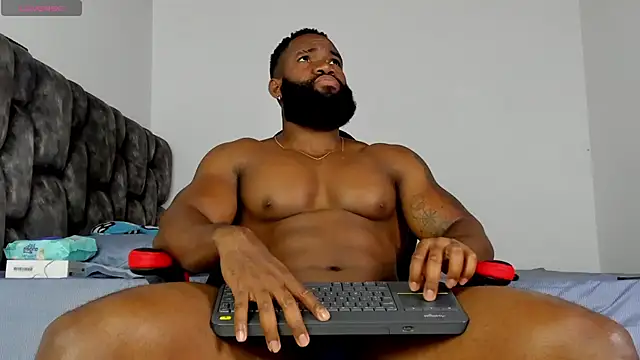 Snapshot of james_musclebbc chatting on 03/05/26, 05:09 james musclebbc online show from 03/05/26, 05:09