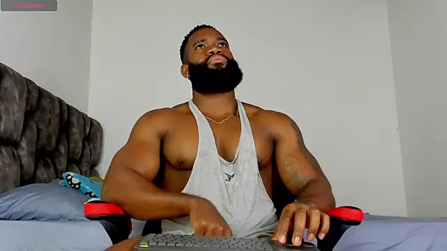 Snapshot of james_musclebbc chatting on 03/11/26, 10:54 james musclebbc online show from 03/11/26, 10:54