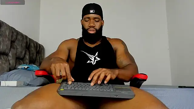 Snapshot of james_musclebbc chatting on 04/05/26, 09:56 james musclebbc online show from 04/05/26, 09:56