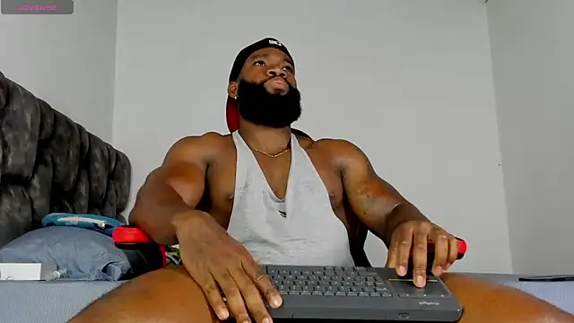 Snapshot of james_musclebbc chatting on 04/06/26, 08:10 james musclebbc online show from 04/06/26, 08:10