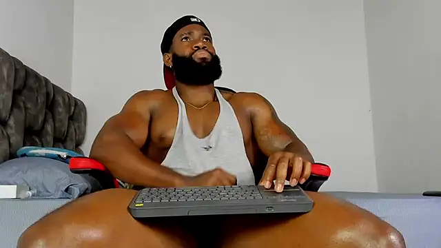 Snapshot of james_musclebbc chatting on 04/07/26, 11:10 james musclebbc online show from 04/07/26, 11:10