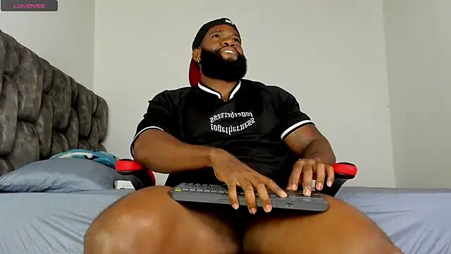 Snapshot of james_musclebbc chatting on 04/11/26, 11:58 james musclebbc online show from 04/11/26, 11:58