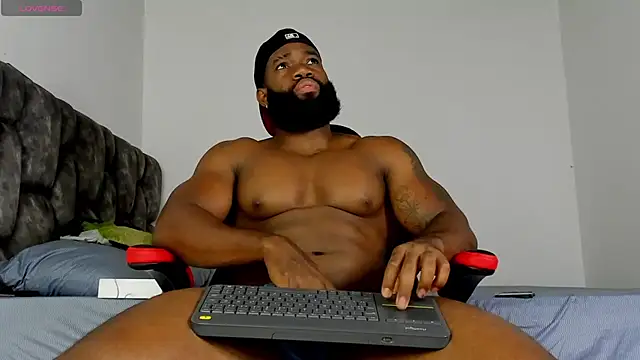 Snapshot of james_musclebbc chatting on 04/12/26, 06:13 james musclebbc online show from 04/12/26, 06:13