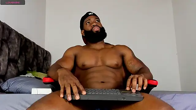 Snapshot of james_musclebbc chatting on 04/13/26, 10:43 james musclebbc online show from 04/13/26, 10:43