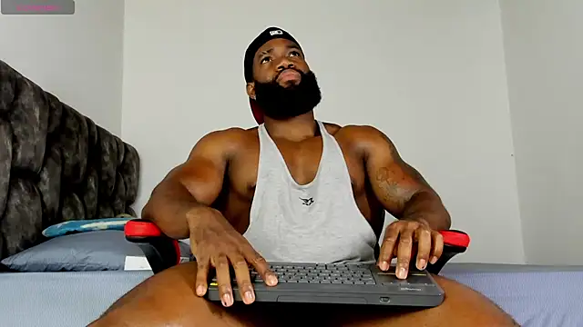 Snapshot of james_musclebbc chatting on 04/14/26, 12:38 james musclebbc online show from 04/14/26, 12:38