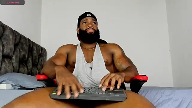 Snapshot of james_musclebbc chatting on 04/15/26, 09:26 james musclebbc online show from 04/15/26, 09:26