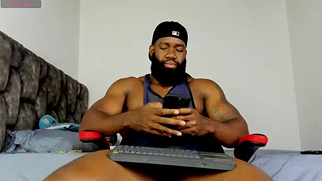 Snapshot of james_musclebbc chatting on 04/20/26, 01:30 james musclebbc online show from 04/20/26, 01:30