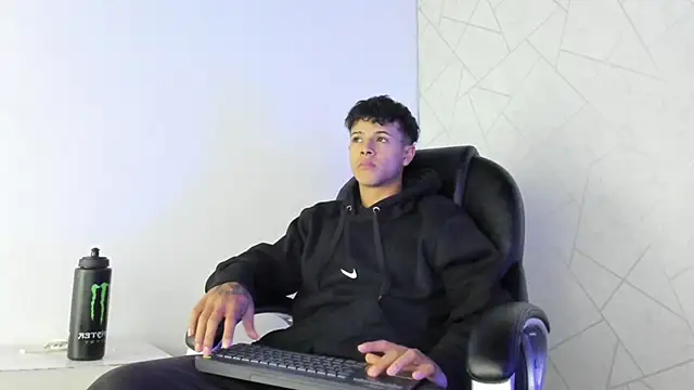 Alex Colton7 online show from 12/03/25, 03:36