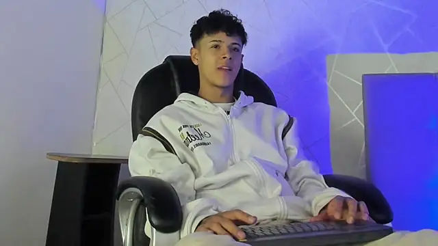 Alex Colton7 online show from 12/04/25, 05:17