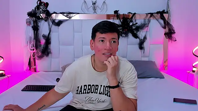 ZoeandEthan online show from 10/16/25, 06:31