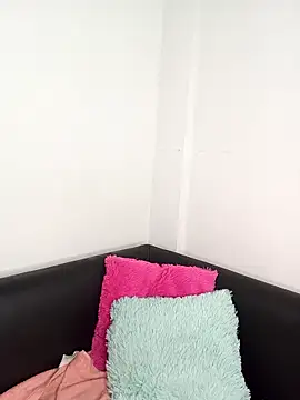 LoanaSantos online show from 10/26/25, 08:59