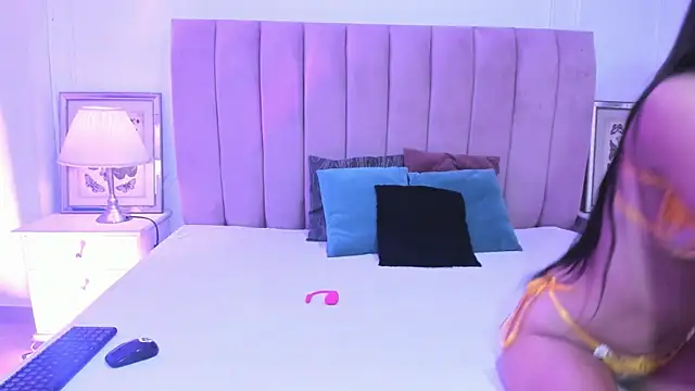 Snapshot of bela_rossee chatting on 10/21/25, 09:48 bela rossee online show from 10/21/25, 09:48