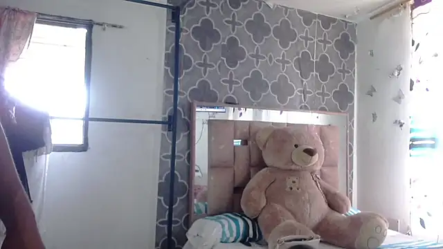 Snapshot of LicyEvans1 chatting on 03/26/26, 05:18 LicyEvans1 online show from 03/26/26, 05:18