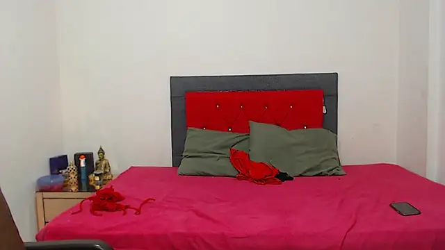 Snapshot of miawhithee chatting on 10/11/25, 10:30 miawhithee online show from 10/11/25, 10:30