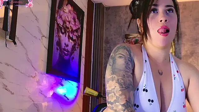 Snapshot of sarawolff chatting on 03/26/26, 05:02 sarawolff online show from 03/26/26, 05:02