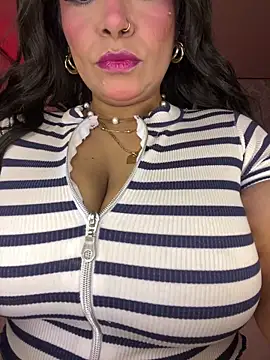 Snapshot of Vicky_Saidi chatting on 05/17/26, 10:55 Vicky Saidi online show from 05/17/26, 10:55
