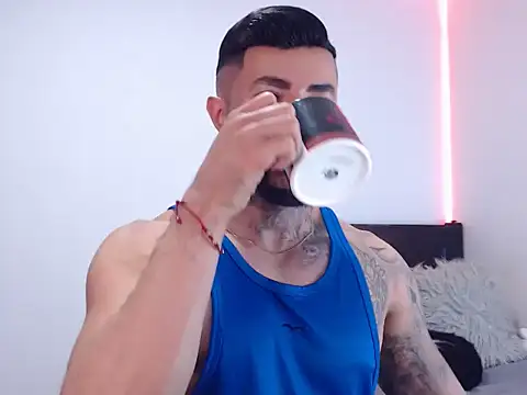 andrea de lucaa online show from 11/19/25, 03:28