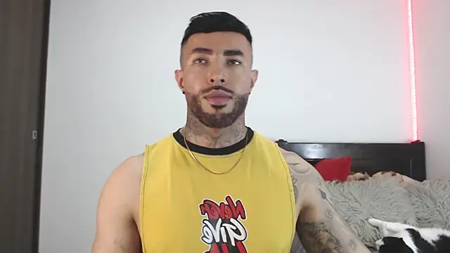 Snapshot of andrea_de_lucaa chatting on 03/09/26, 03:21 andrea de lucaa online show from 03/09/26, 03:21