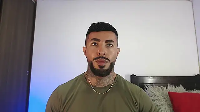 Snapshot of andrea_de_lucaa chatting on 04/05/26, 08:50 andrea de lucaa online show from 04/05/26, 08:50