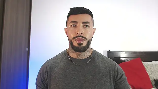 Snapshot of andrea_de_lucaa chatting on 04/07/26, 04:13 andrea de lucaa online show from 04/07/26, 04:13