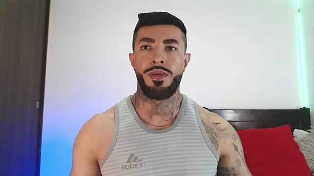 Snapshot of andrea_de_lucaa chatting on 04/13/26, 03:23 andrea de lucaa online show from 04/13/26, 03:23