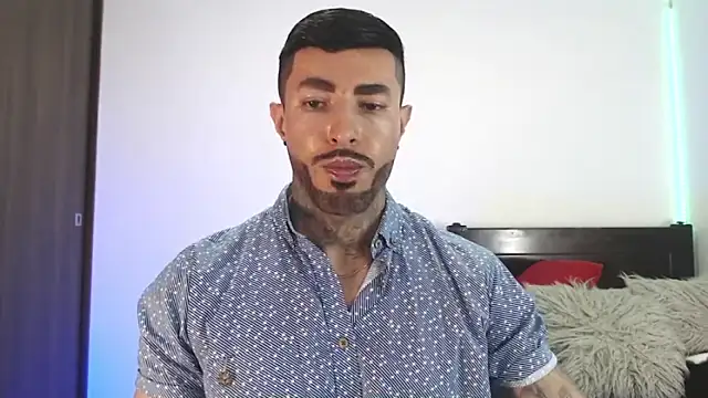 Snapshot of andrea_de_lucaa chatting on 04/17/26, 04:04 andrea de lucaa online show from 04/17/26, 04:04