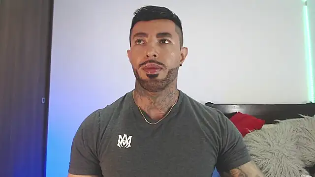 Snapshot of andrea_de_lucaa chatting on 04/18/26, 02:26 andrea de lucaa online show from 04/18/26, 02:26