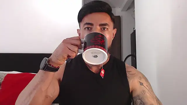 Snapshot of andrea_de_lucaa chatting on 06/17/26, 04:04 andrea de lucaa online show from 06/17/26, 04:04