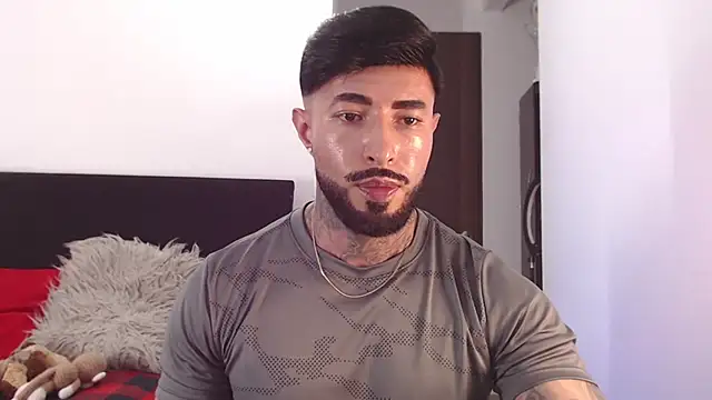 Snapshot of andrea_de_lucaa chatting on 06/25/26, 05:23 andrea de lucaa online show from 06/25/26, 05:23