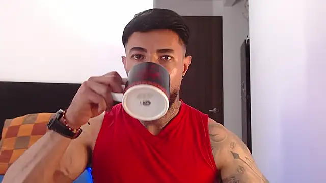 Snapshot of andrea_de_lucaa chatting on 07/15/26, 04:18 andrea de lucaa online show from 07/15/26, 04:18