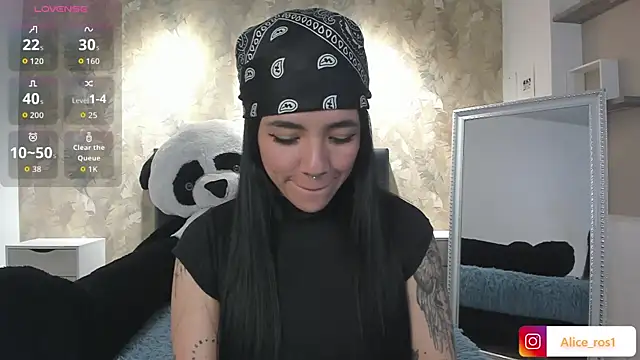 Snapshot of alice_rose5 chatting on 10/03/25, 03:25 alice rose5 online show from 10/03/25, 03:25