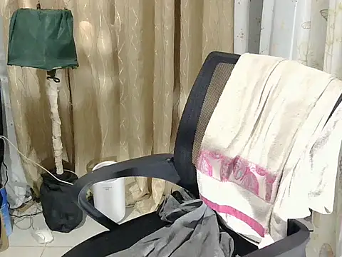 Pink Scarlet online show from 11/21/25, 07:51