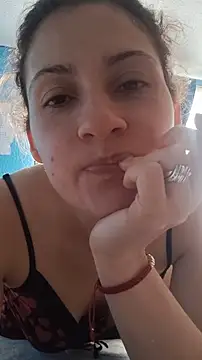 Snapshot of lindasyt chatting on 12/21/25, 04:25 lindasyt online show from 12/21/25, 04:25