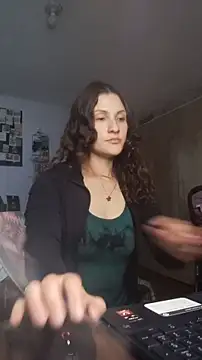 Snapshot of lindasyt chatting on 02/27/26, 02:33 lindasyt online show from 02/27/26, 02:33