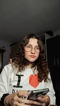 Snapshot of lindasyt chatting on 03/25/26, 03:56 lindasyt online show from 03/25/26, 03:56