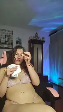 Snapshot of lindasyt chatting on 04/01/26, 02:12 lindasyt online show from 04/01/26, 02:12