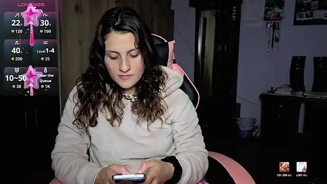 Snapshot of lindasyt chatting on 04/07/26, 04:13 lindasyt online show from 04/07/26, 04:13