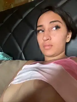 Snapshot of RAKEL37 chatting on 11/12/25, 09:14 RAKEL37 online show from 11/12/25, 09:14