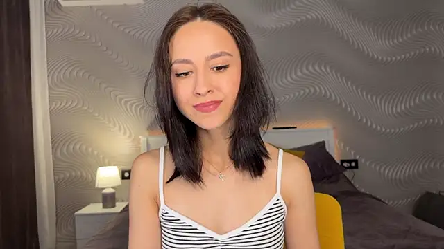 MiaSweetasHoney online show from 06/15/26, 07:43