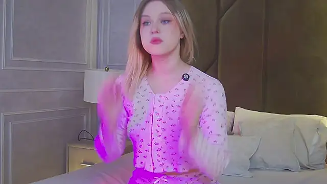 Snapshot of CaitlinSugar chatting on 03/07/26, 04:53 CaitlinSugar online show from 03/07/26, 04:53