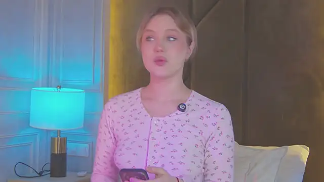 Snapshot of CaitlinSugar chatting on 03/08/26, 04:38 CaitlinSugar online show from 03/08/26, 04:38