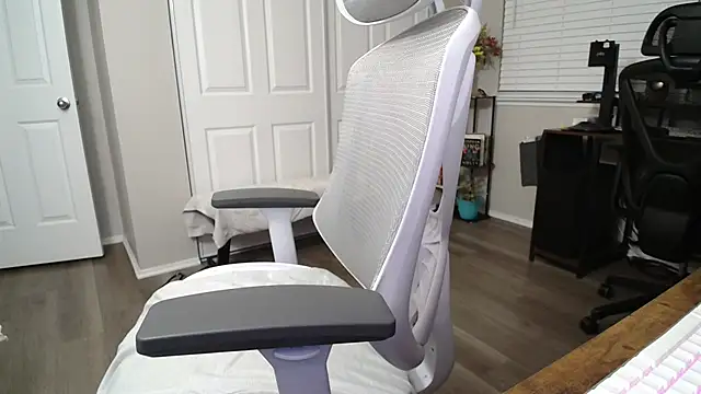 Snapshot of SHEILYN_ chatting on 09/17/25, 09:55 SHEILYN  online show from 09/17/25, 09:55