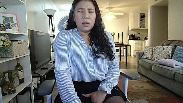 Snapshot of SHEILYN_ chatting on 10/07/25, 06:54 SHEILYN  online show from 10/07/25, 06:54