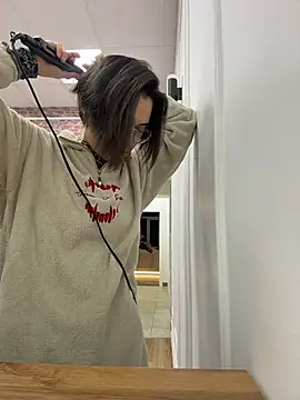 Snapshot of VioletAsh chatting on 01/19/26, 04:27 VioletAsh online show from 01/19/26, 04:27