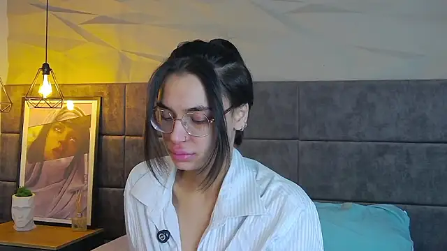 Snapshot of VioletAsh chatting on 02/02/26, 04:44 VioletAsh online show from 02/02/26, 04:44