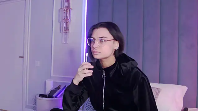 Snapshot of VioletAsh chatting on 02/08/26, 04:27 VioletAsh online show from 02/08/26, 04:27