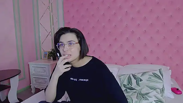 Snapshot of VioletAsh chatting on 03/01/26, 05:09 VioletAsh online show from 03/01/26, 05:09