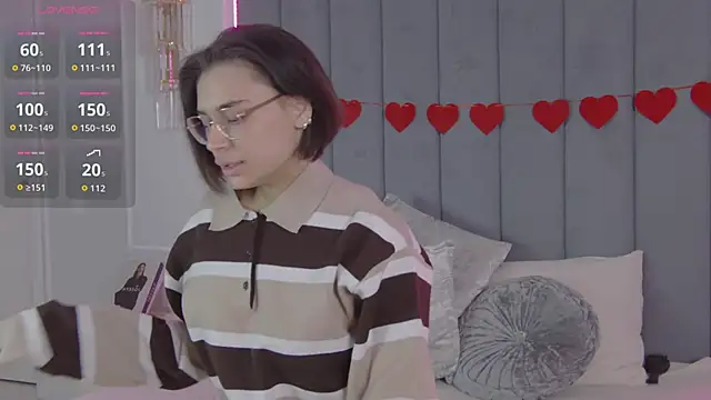 Snapshot of VioletAsh chatting on 03/05/26, 04:52 VioletAsh online show from 03/05/26, 04:52